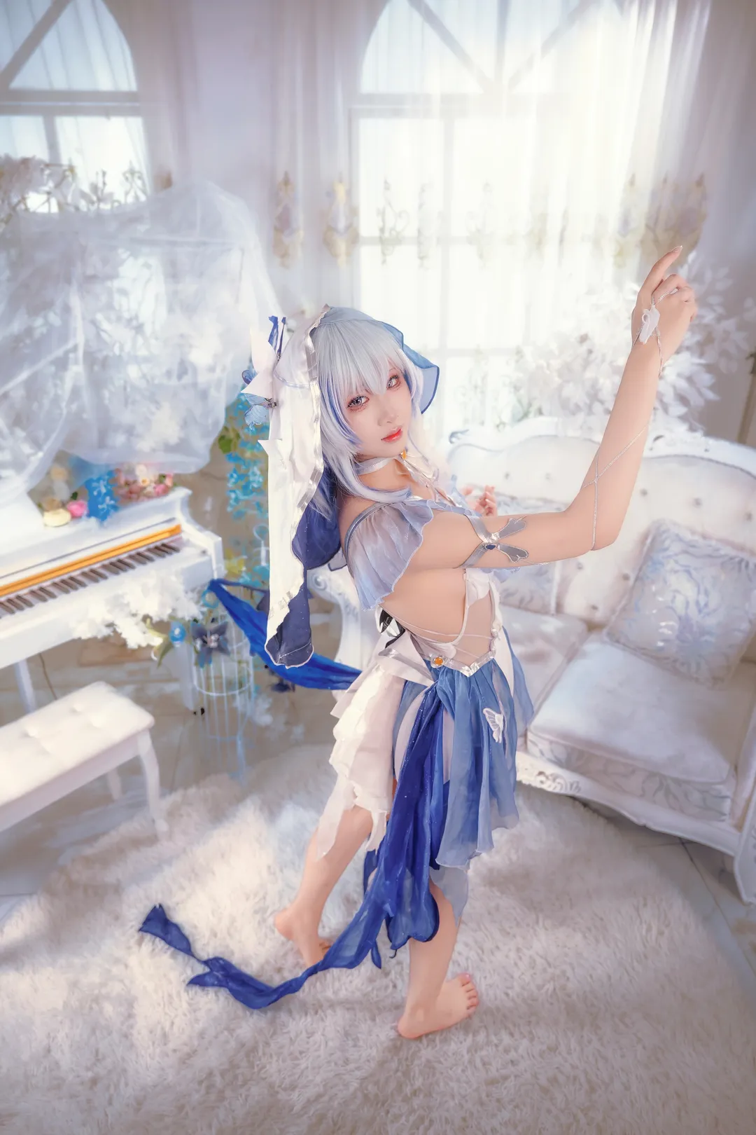 【守岸人cos】鸣潮蓝白薄纱与古典光影演绎 - 第 3 张