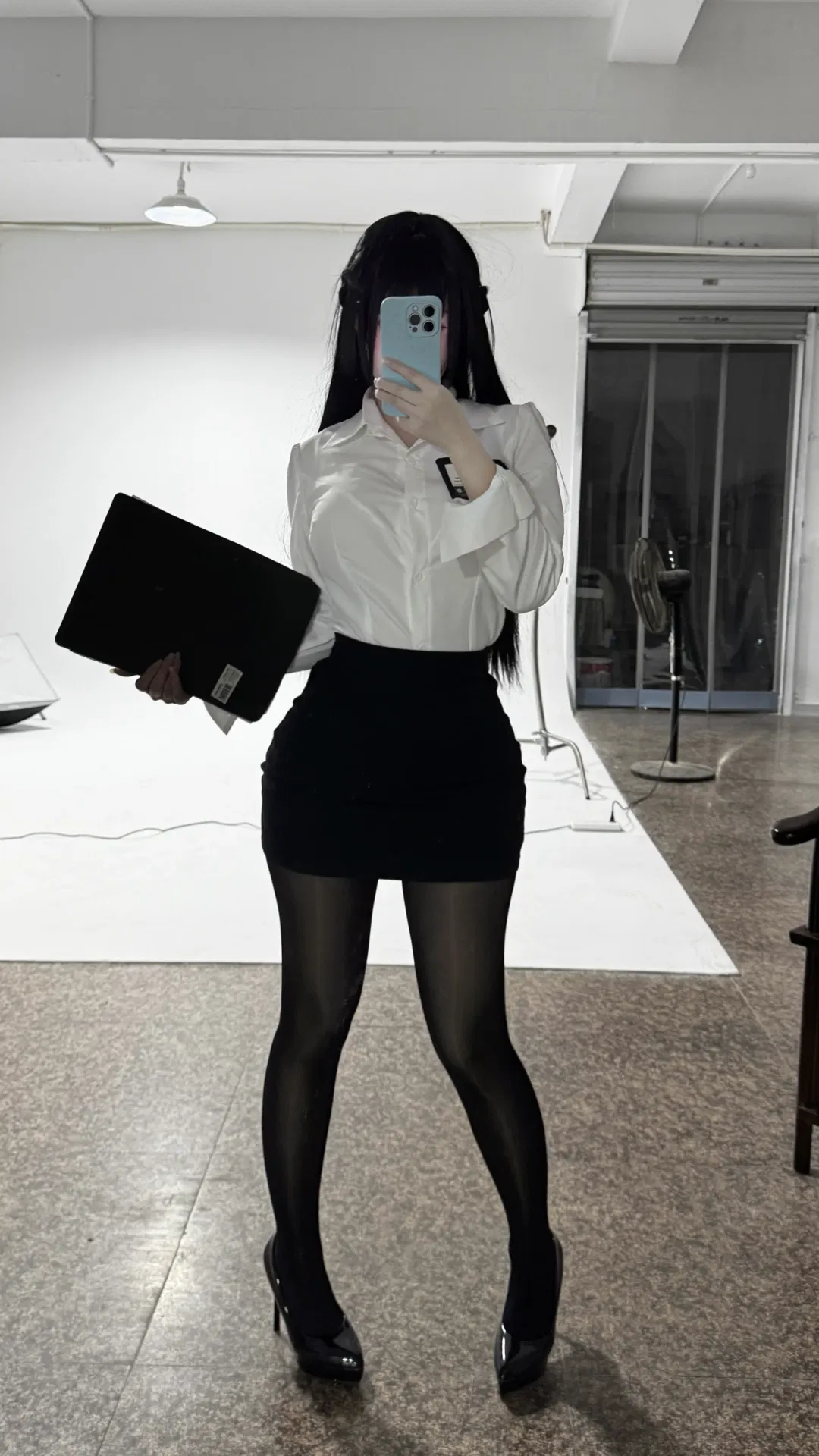 【星見雅cos】絕區零OL制服搭配黑絲，氣場拿捏了 - 第 1 張