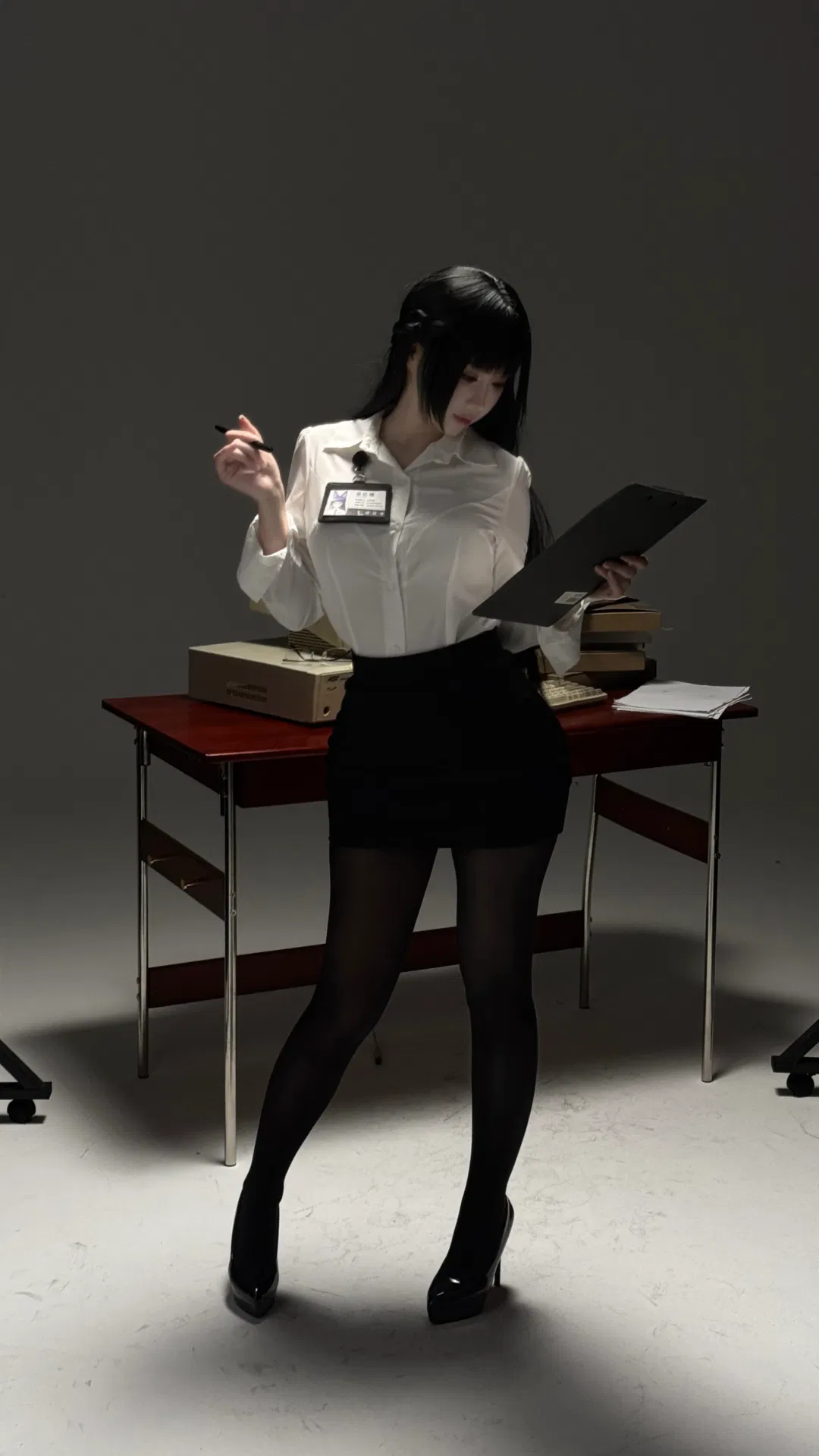 【星見雅cos】絕區零OL制服搭配黑絲，氣場拿捏了 - 第 2 張