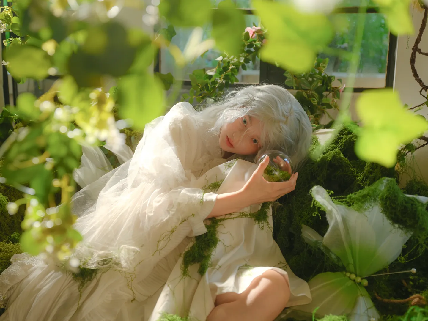 银发白裙与青苔的夏日林间旧梦 - 第 7 张