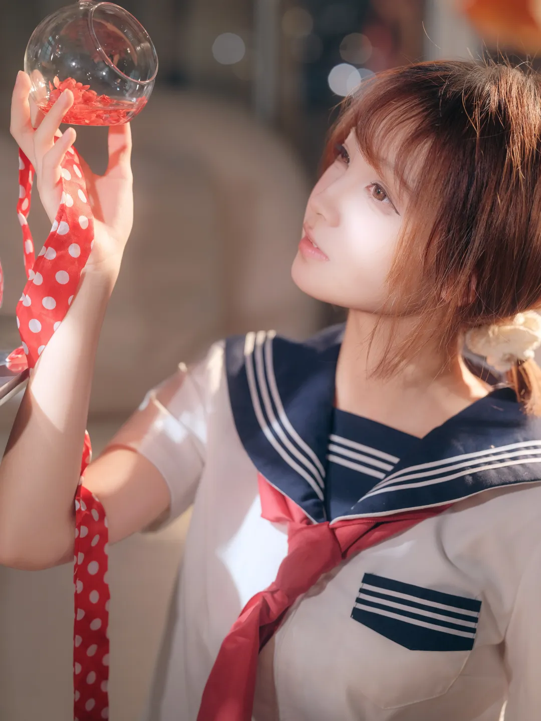 水手服少女与金鱼的夏日光影记录 - 第 4 张