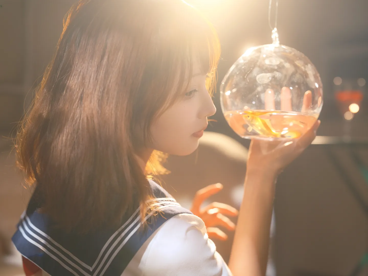 水手服少女与金鱼的夏日光影记录 - 第 7 张