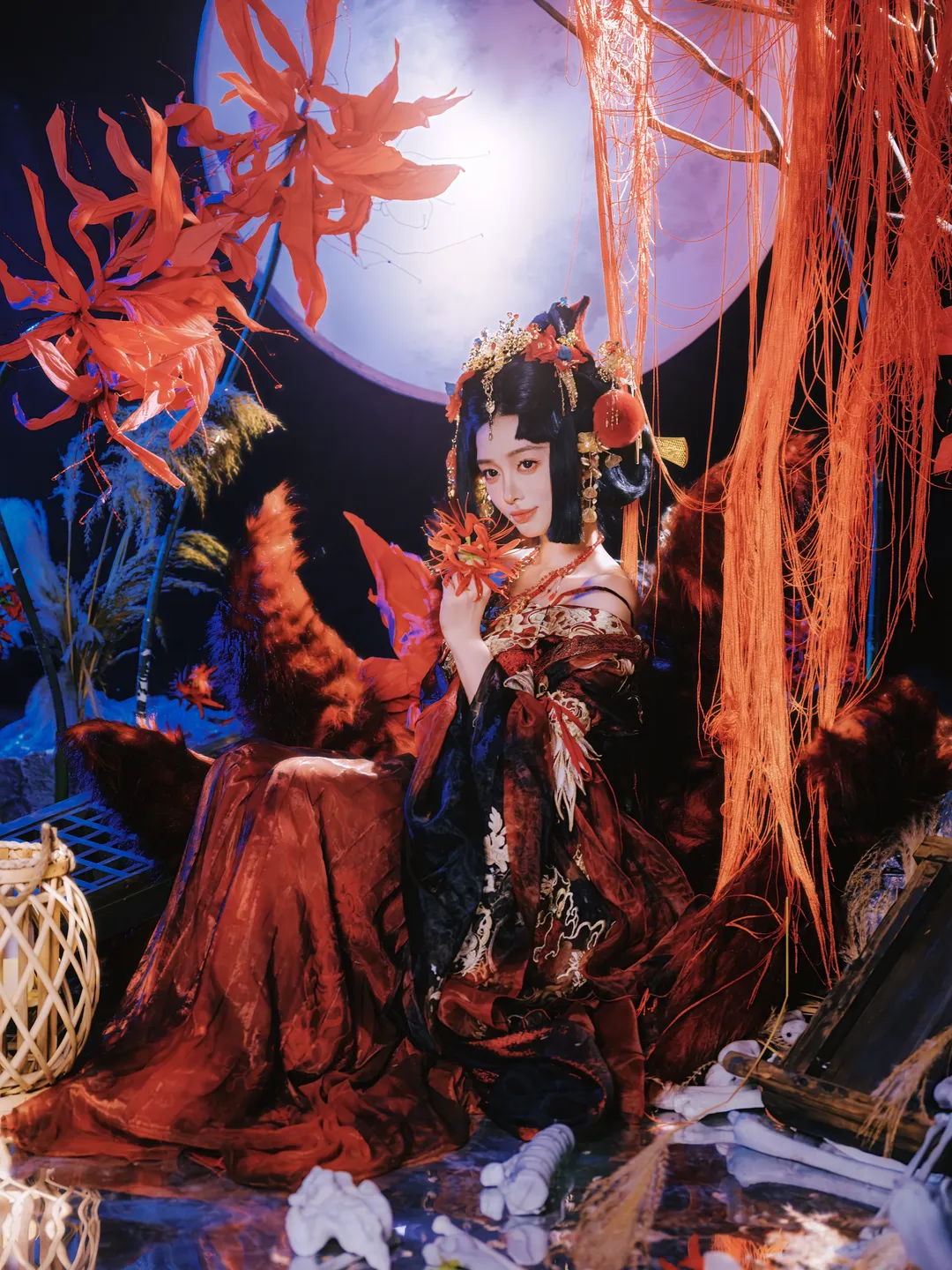 红黑国风九尾狐，彼岸花海的氛围感写真 - 第 3 张