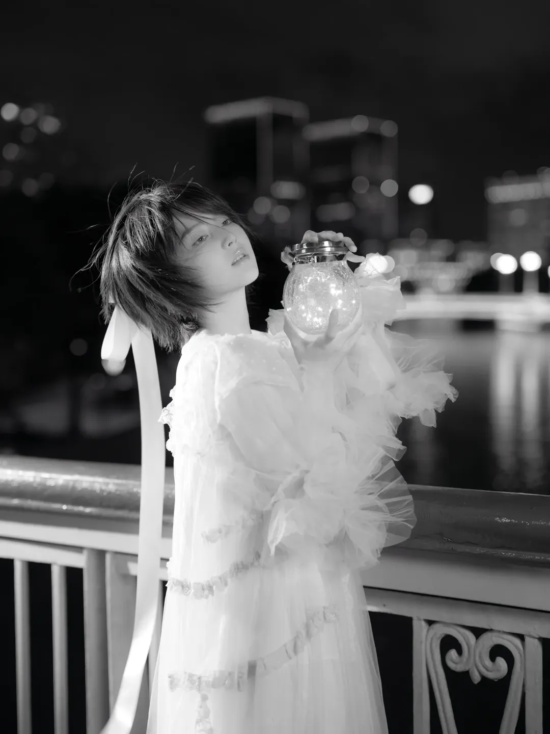 黑白蕾丝与提灯夜拍，夏夜晚风的氛围感记录 - 第 4 张