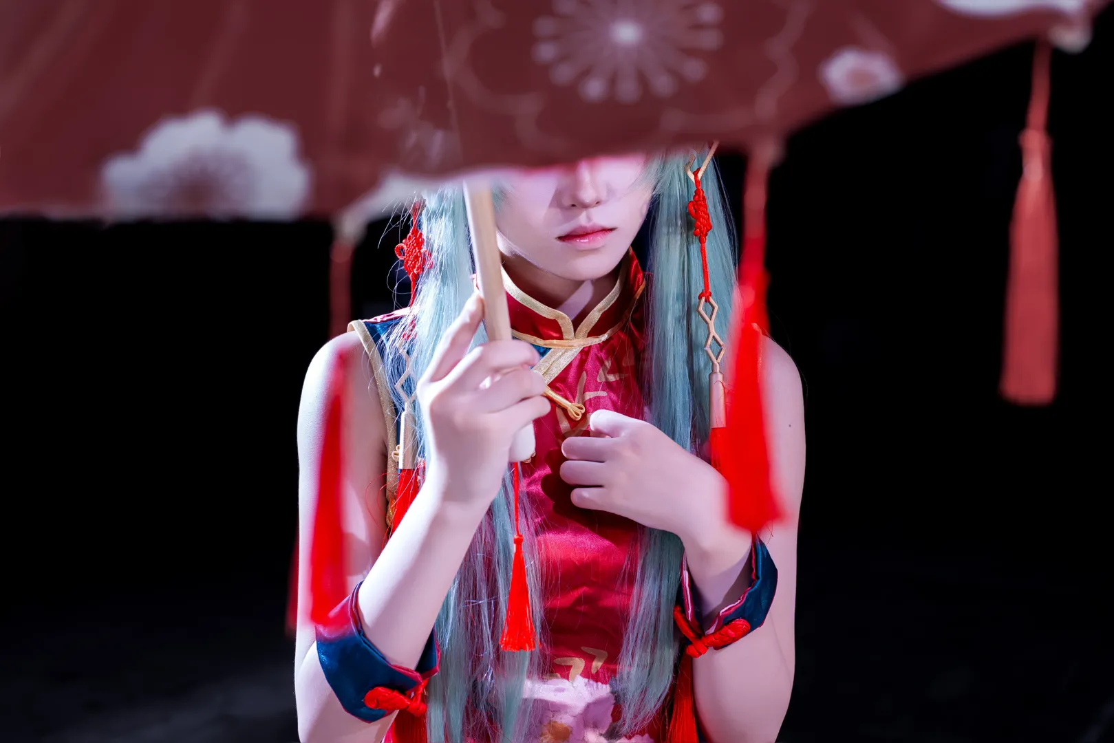 【C.C.cos】反叛的鲁路修红牡丹旗袍展现国风魔女气质 - 第 3 张