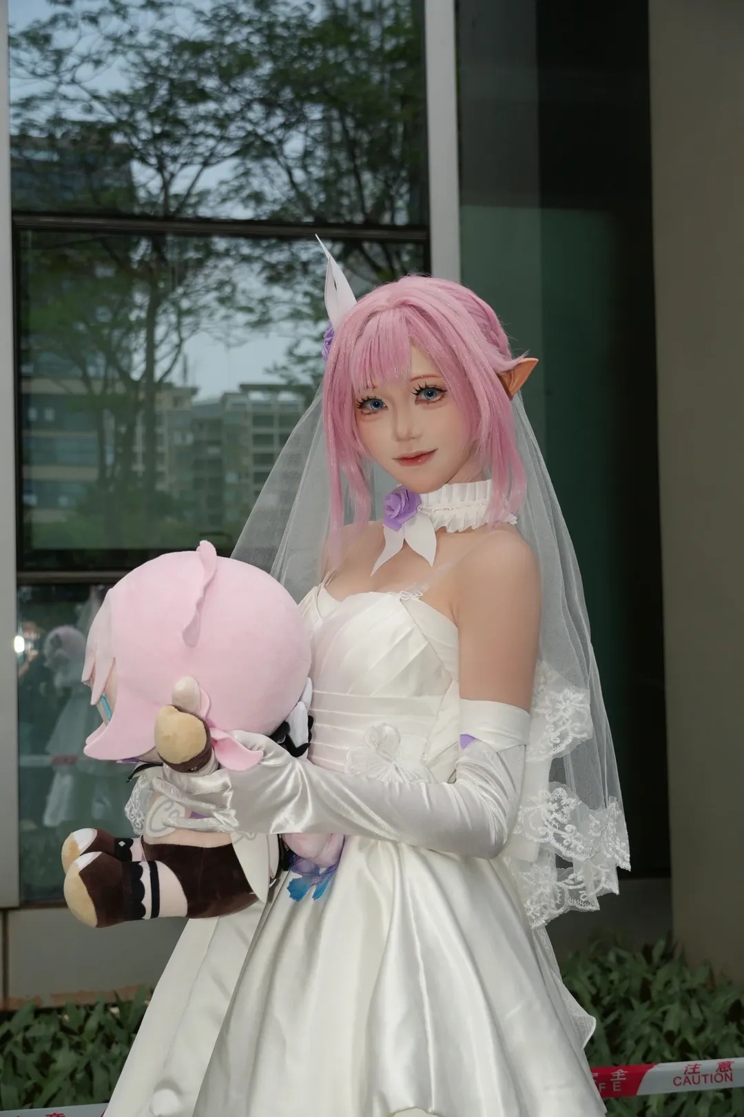 【爱莉希雅cos】亲手制作PV婚纱，定格漫展的温柔瞬间 - 第 2 张