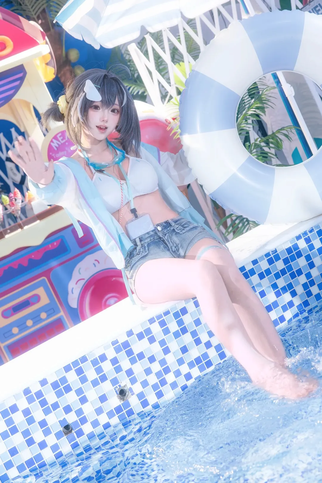 【羽毛笔cos】明日方舟的夏日清凉，泳池边的绝佳节奏 - 第 2 张