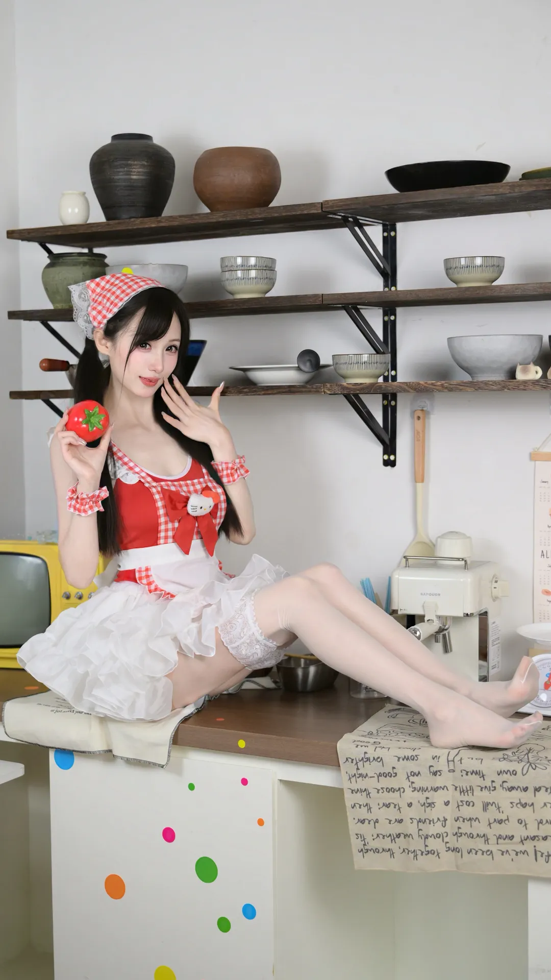 红白格子女仆装小厨娘，厨房里的元气甜妹日常 - 第 5 张