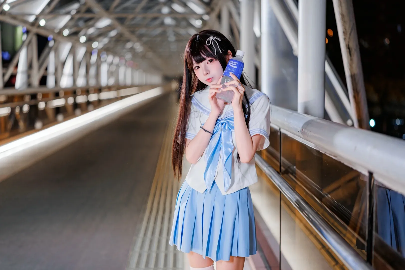 雨夜天桥的JK制服写真记录 - 第 4 张