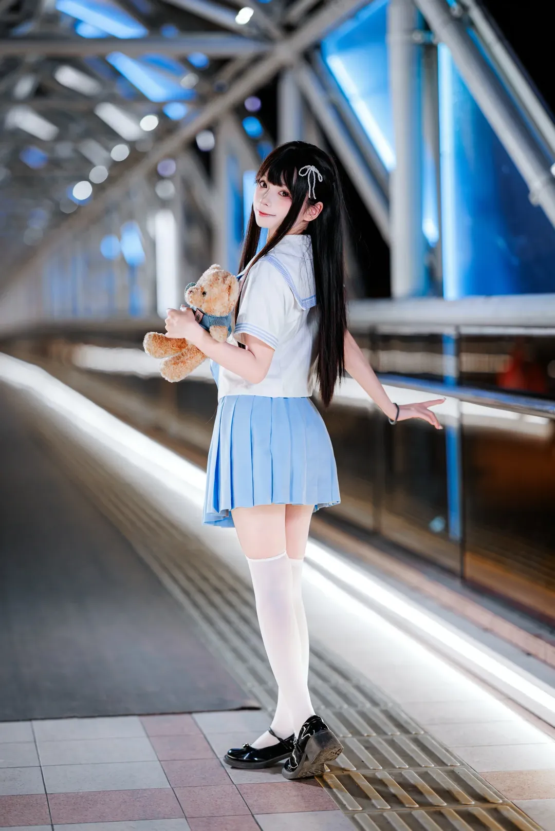 雨夜天桥的JK制服写真记录 - 第 7 张