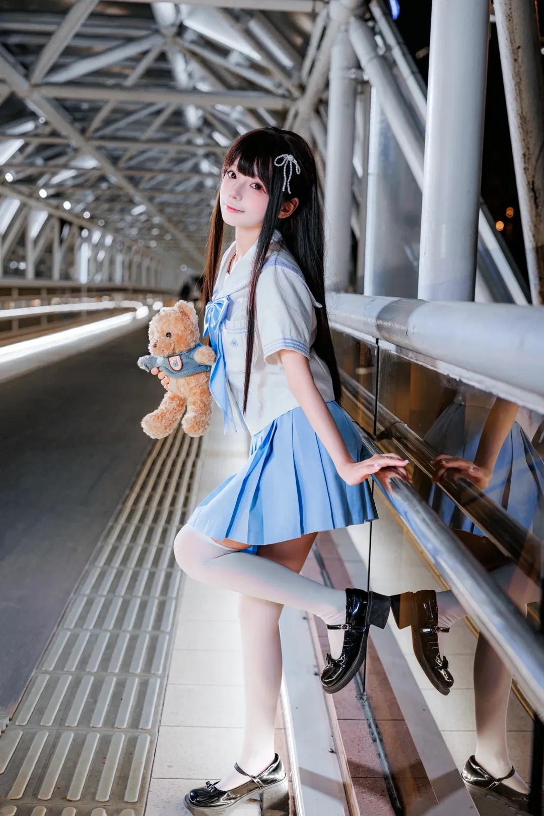 雨夜天桥的JK制服写真记录 - 第 8 张