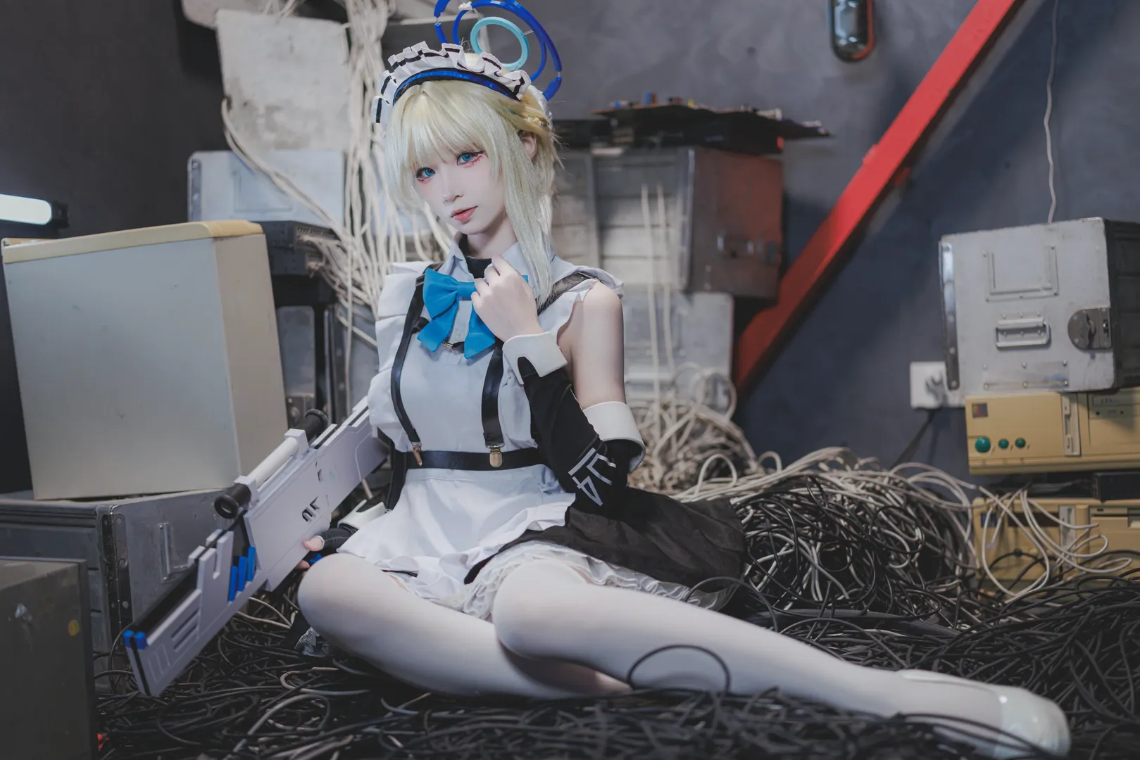 【飛鳥馬時cos】蔚藍檔案的賽博女僕與廢棄機房 - 第 3 張