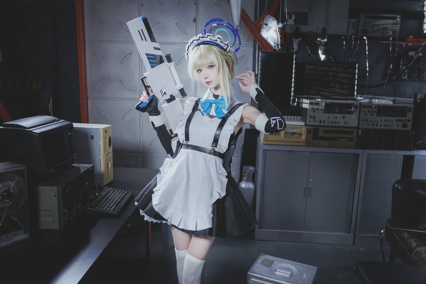 【飛鳥馬時cos】蔚藍檔案的賽博女僕與廢棄機房 - 第 6 張