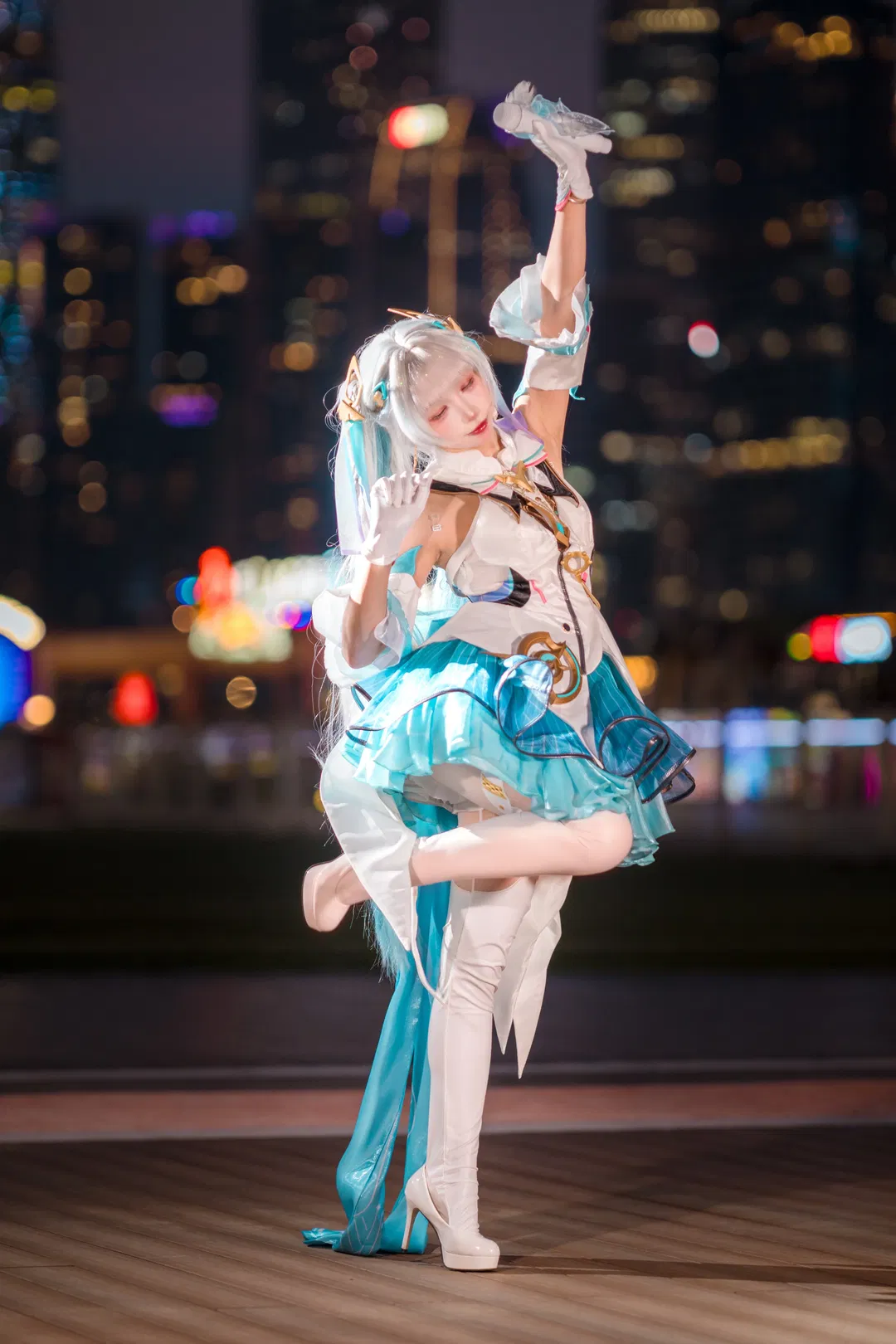 【今汐cos】鸣潮小偶像夜景舞台氛围感写真 - 第 2 张