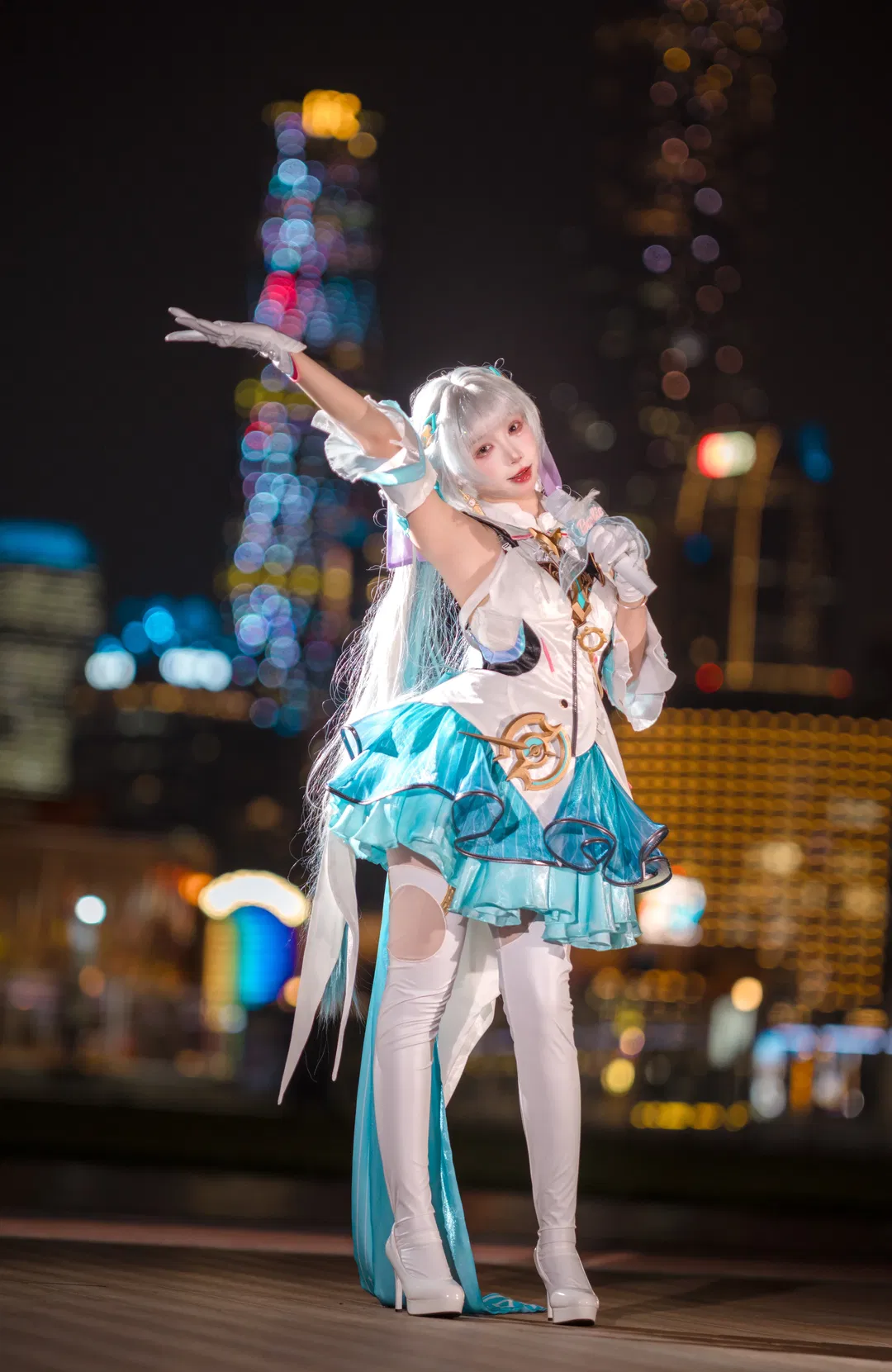 【今汐cos】鸣潮小偶像夜景舞台氛围感写真 - 第 3 张