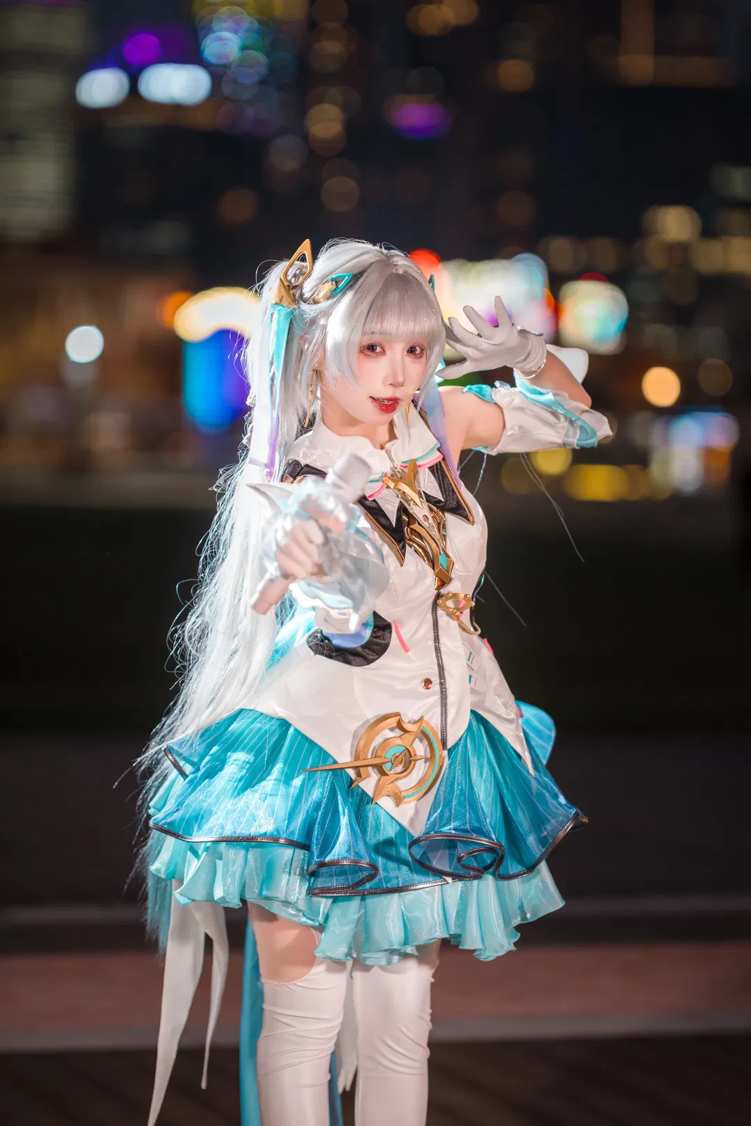 【今汐cos】鸣潮小偶像夜景舞台氛围感写真 - 第 4 张