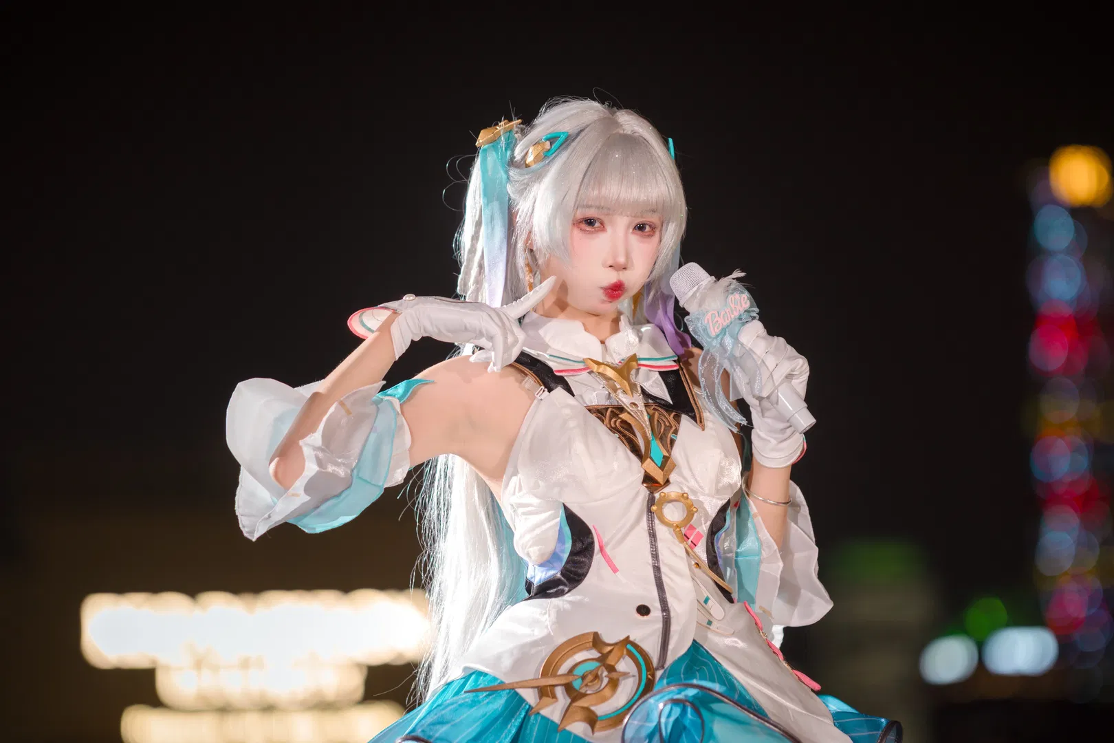 【今汐cos】鸣潮小偶像夜景舞台氛围感写真 - 第 9 张