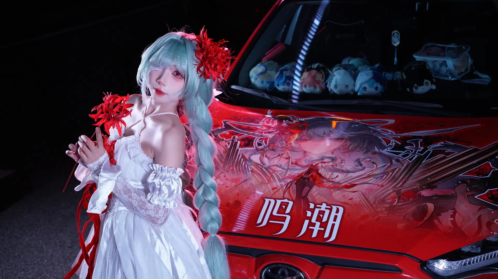 【弗洛洛cos】鸣潮痛车场照，夜色里的白色长裙 - 第 3 张