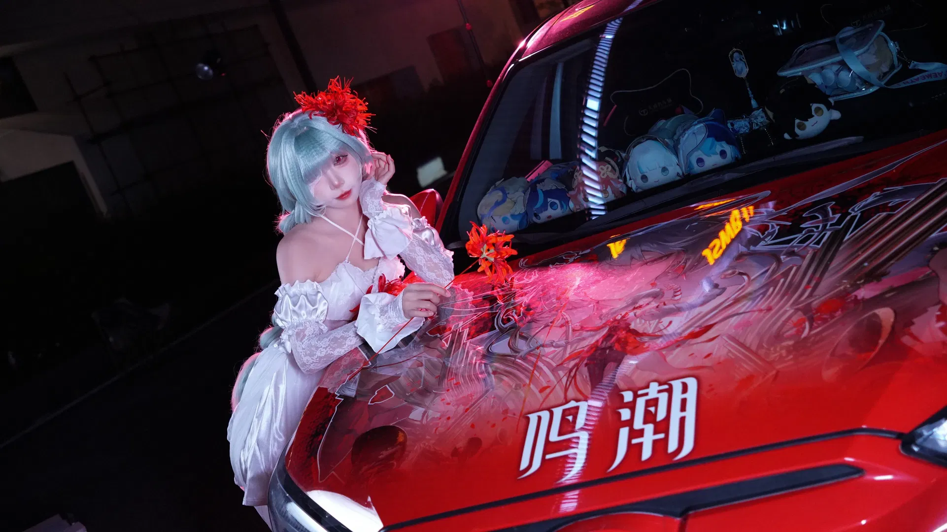 【弗洛洛cos】鸣潮痛车场照，夜色里的白色长裙 - 第 4 张