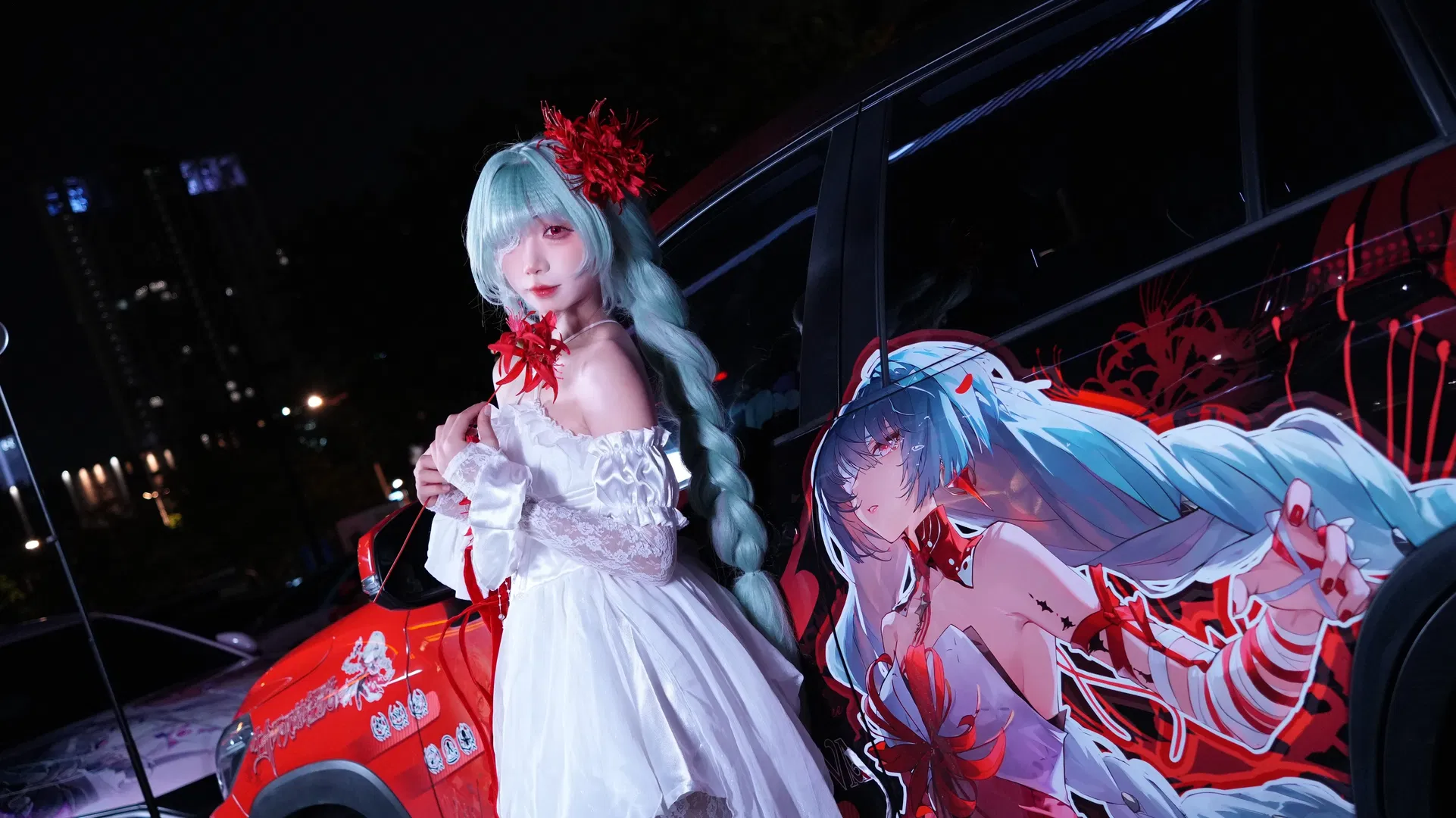 【弗洛洛cos】鸣潮痛车场照，夜色里的白色长裙 - 第 7 张