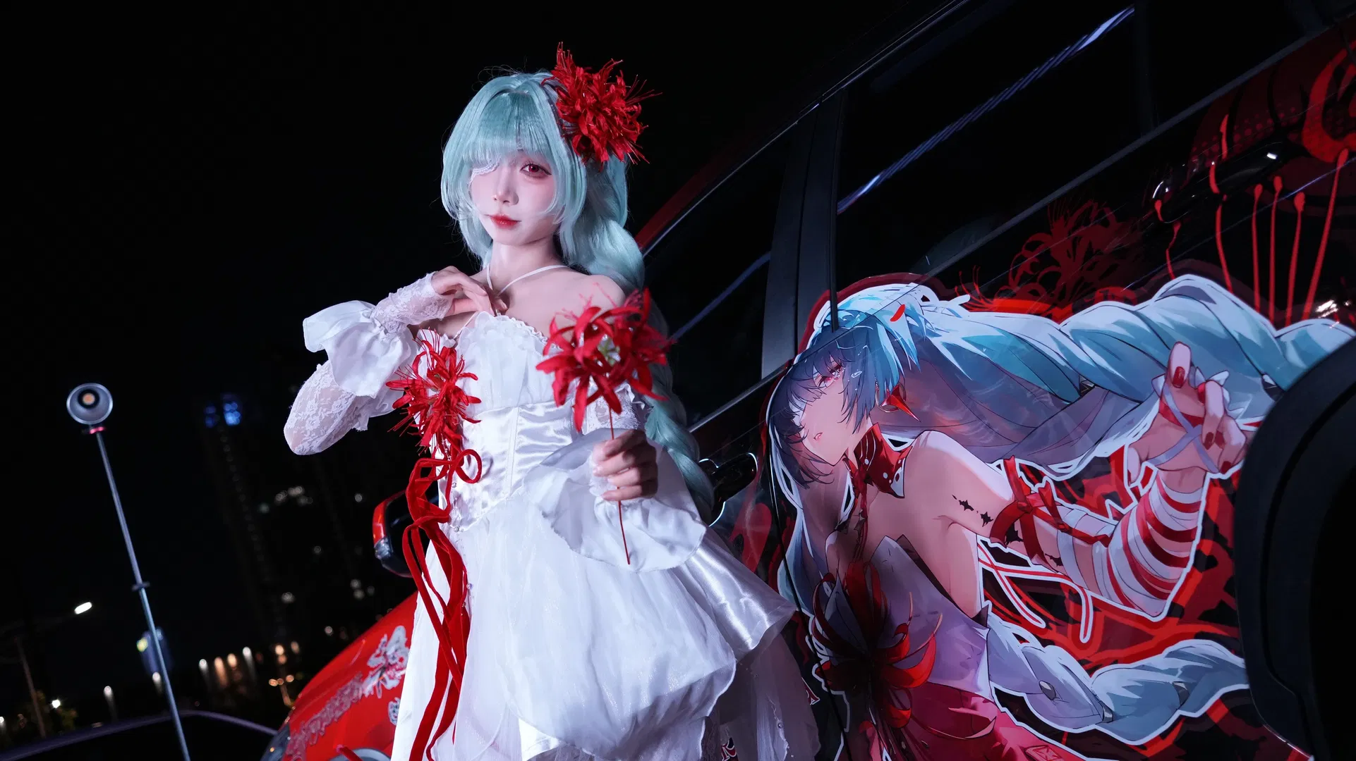 【弗洛洛cos】鸣潮痛车场照，夜色里的白色长裙 - 第 8 张