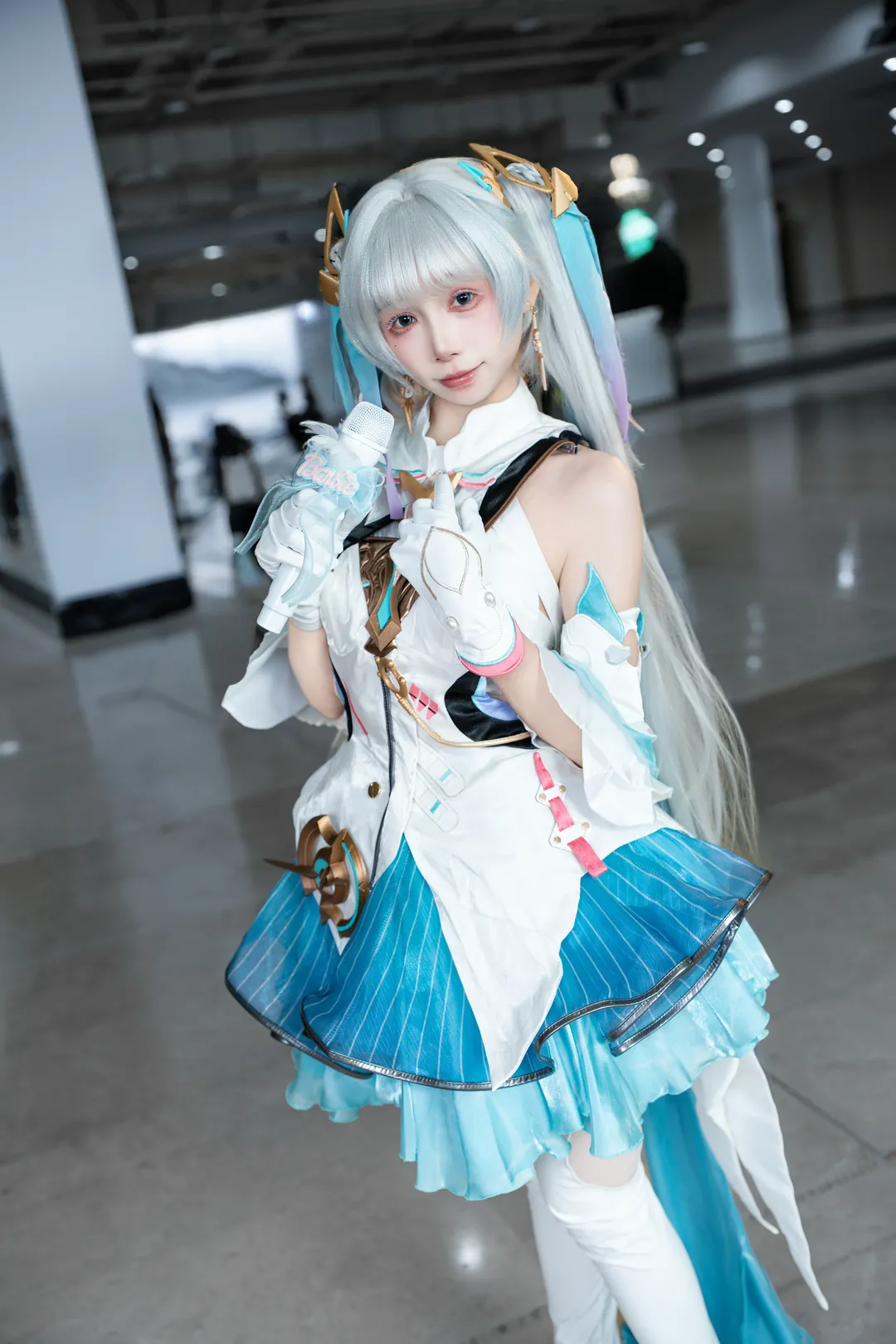 【今汐cos】鳴潮演唱會場照的瞬間，記錄舞臺上的小偶像 - 第 5 張