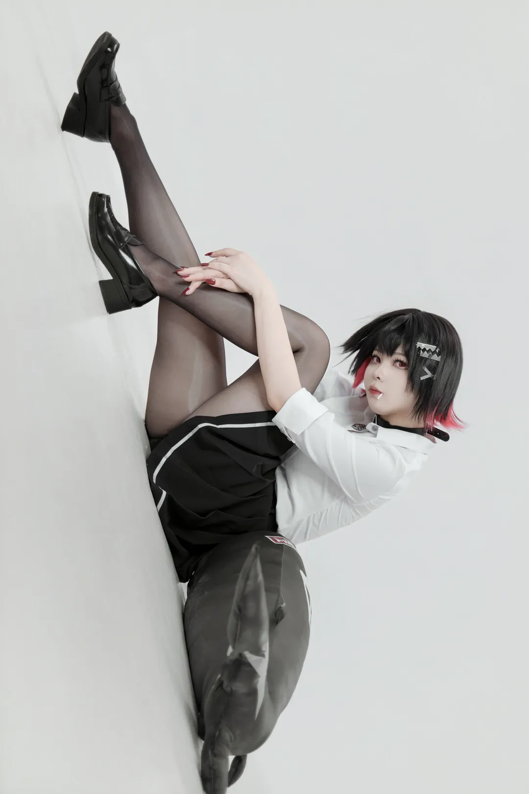 【艾莲cos】绝区零鲨鱼女高放学时刻 - 第 2 张