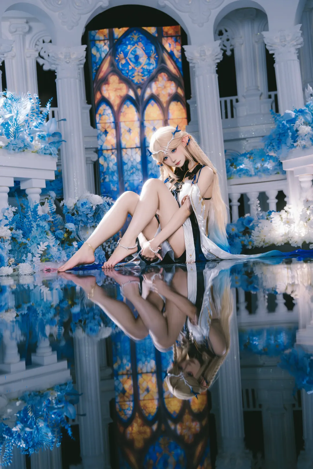 【卡提希婭cos】踏入鏡面殿堂，指尖流淌的白色魔力與藍色幻影 - 第 2 張