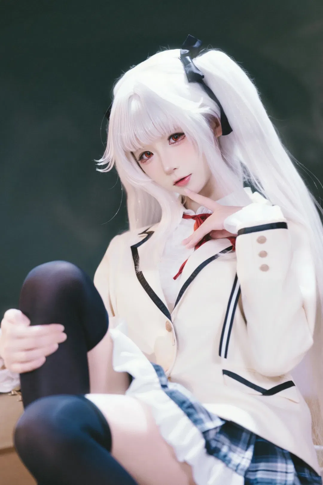 【篝之雾枝cos】美少女万华镜 教室里的银发制服少女 - 第 5 张