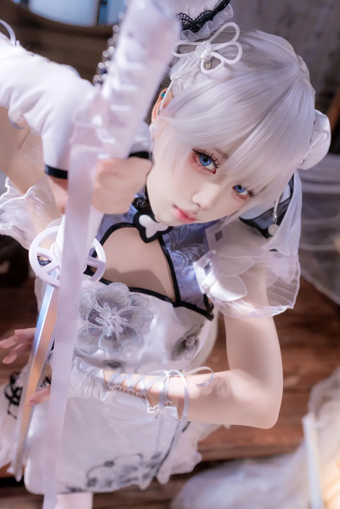 【殷紫萍cos】永劫无间殷紫萍，白裙执剑的国风演绎 - 第 2 张