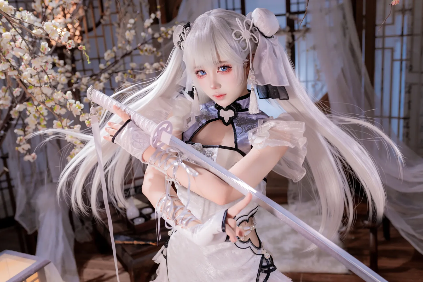 【殷紫萍cos】永劫无间殷紫萍，白裙执剑的国风演绎 - 第 4 张