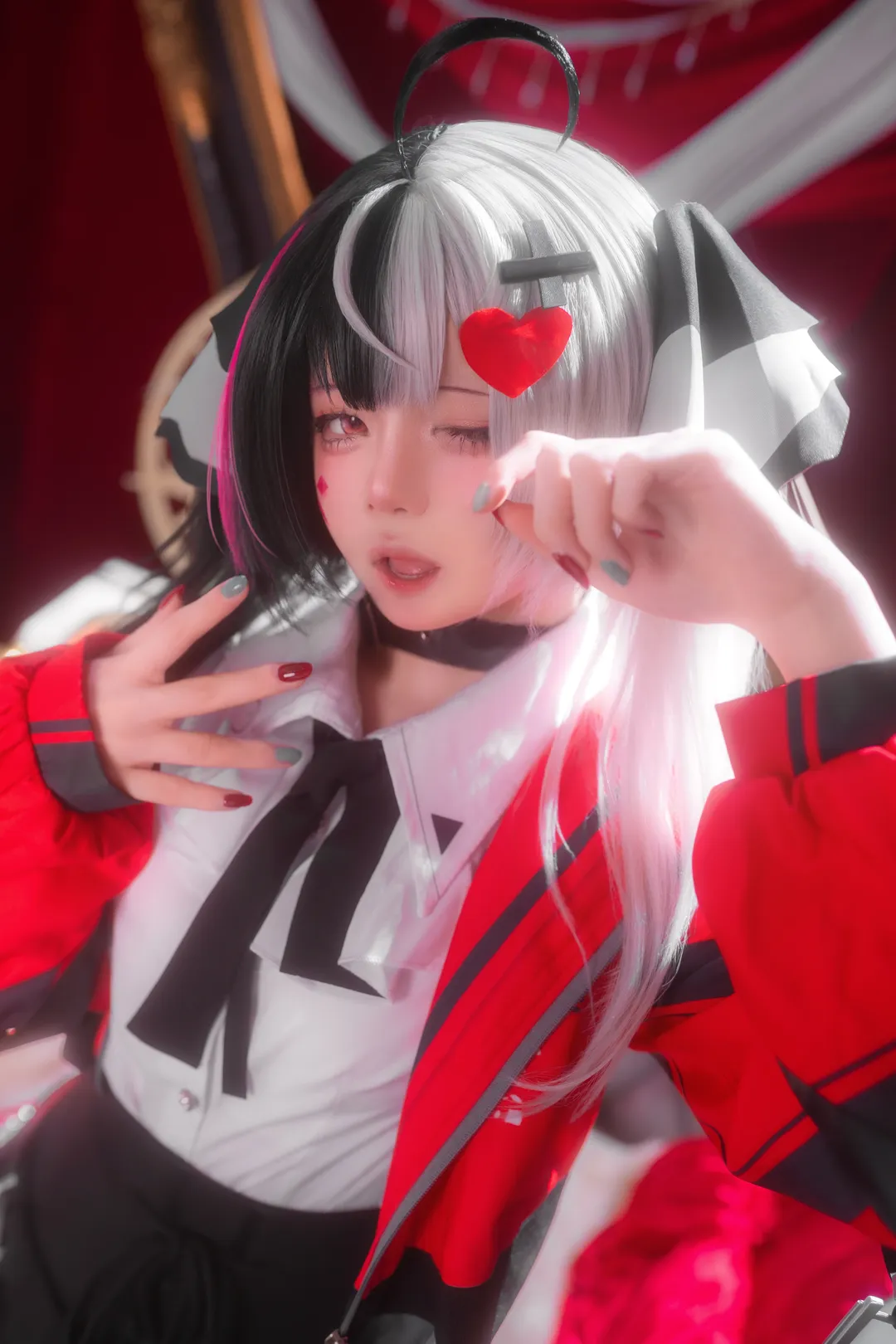 【安魂曲cos】异环的番茄小恶魔，红黑搭配与黑丝造型 - 第 5 张
