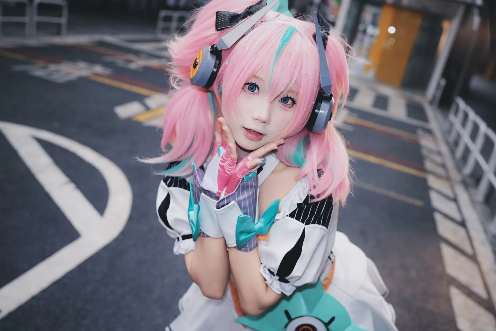 【爱芮cos】绝区零妄想天使的街头出击 - 第 3 张