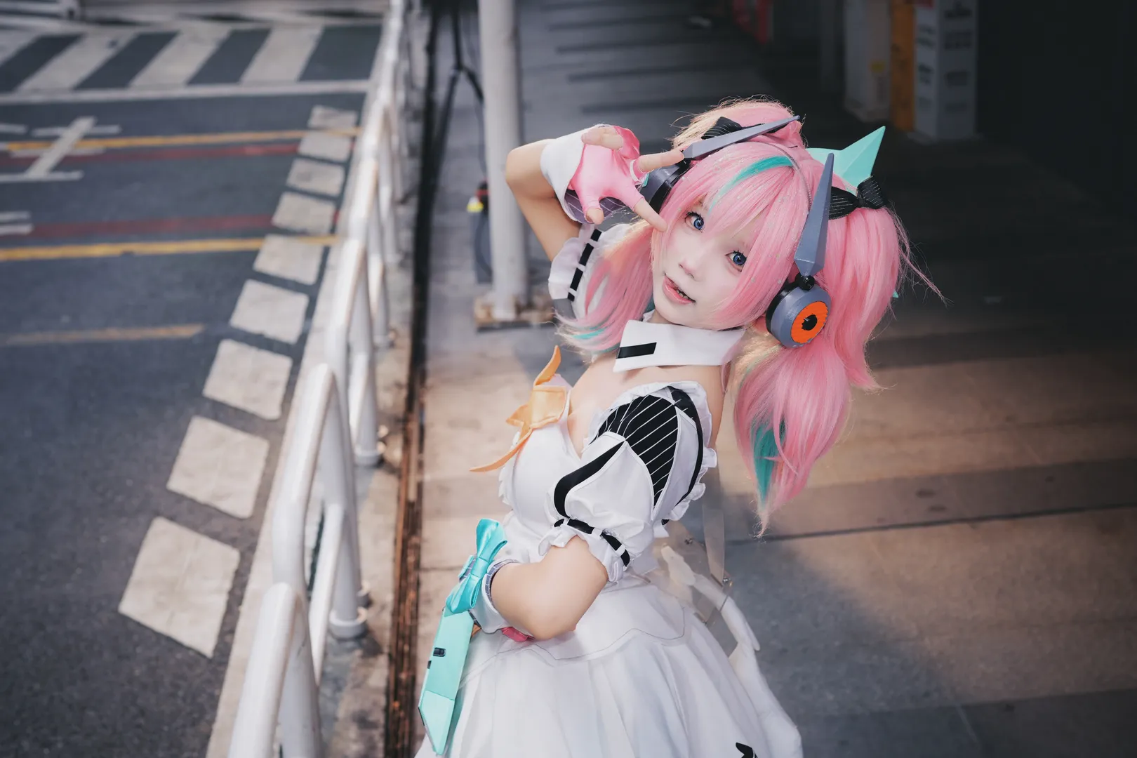 【爱芮cos】绝区零妄想天使的街头出击 - 第 5 张