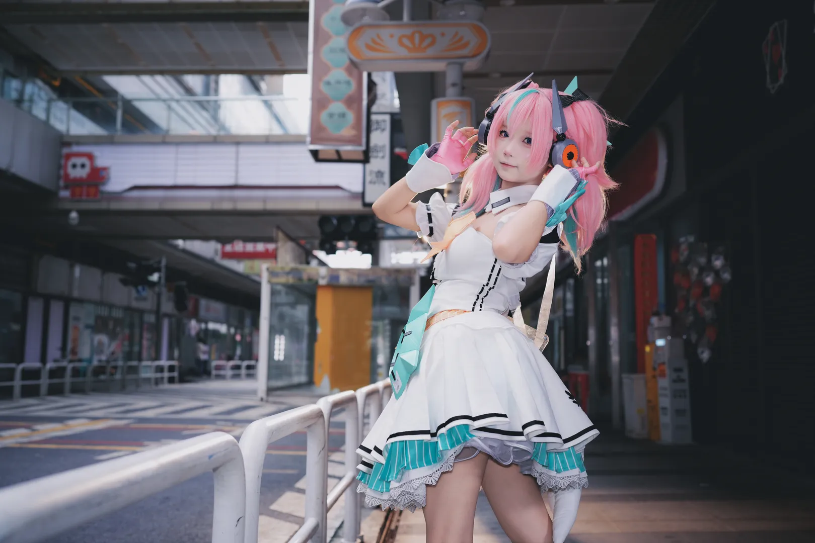 【爱芮cos】绝区零妄想天使的街头出击 - 第 6 张