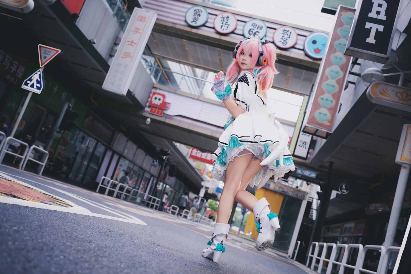 【爱芮cos】绝区零妄想天使的街头出击 - 第 7 张