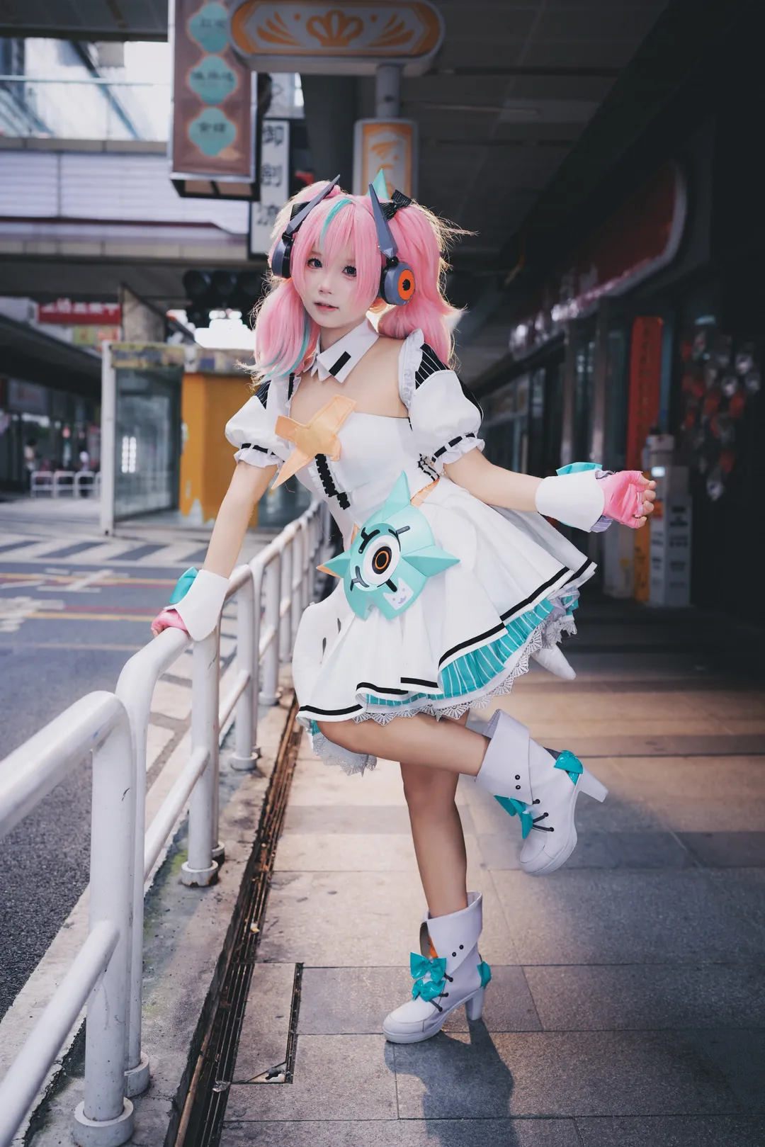 【爱芮cos】绝区零妄想天使的街头出击 - 第 8 张