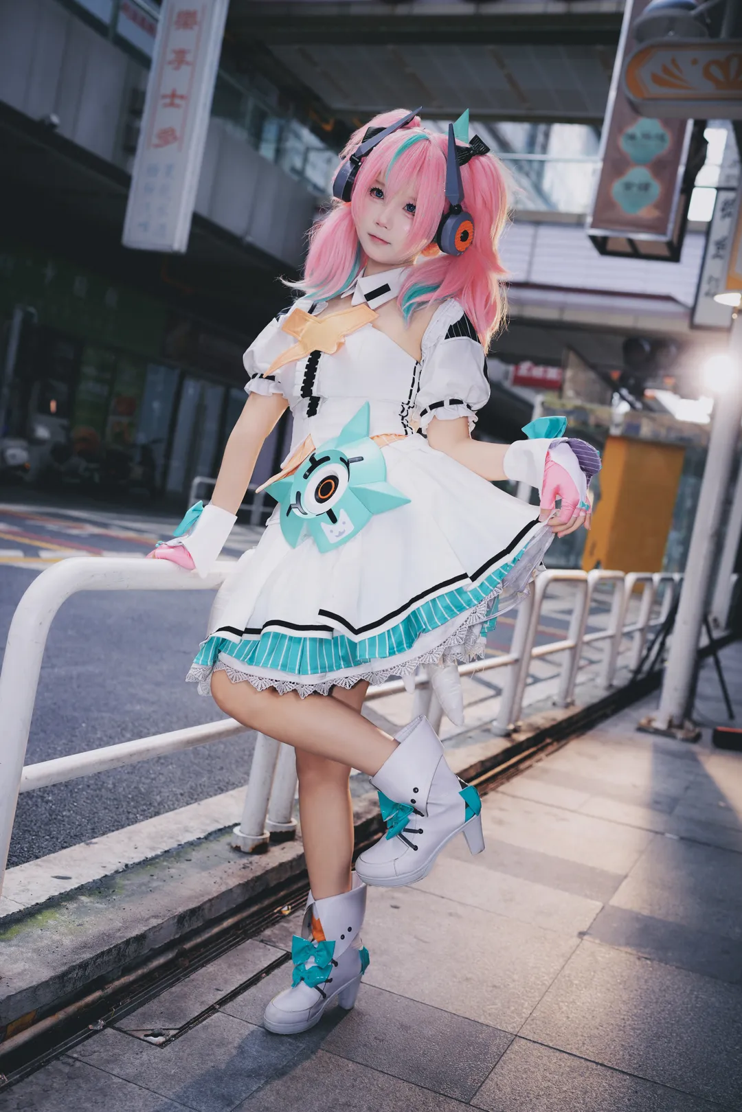 【爱芮cos】绝区零妄想天使的街头出击 - 第 9 张