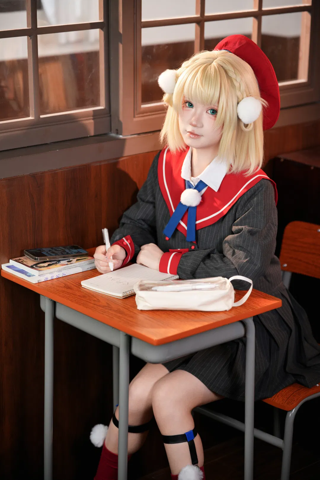 时雨羽衣cos 条纹水手服与红袜长筒袜的教室日常 - 第 3 张