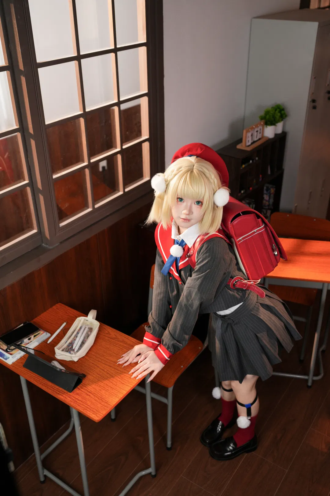 时雨羽衣cos 条纹水手服与红袜长筒袜的教室日常 - 第 5 张