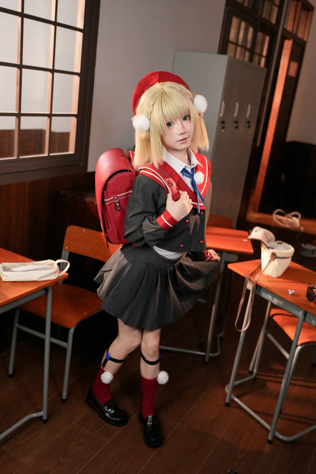 时雨羽衣cos 条纹水手服与红袜长筒袜的教室日常 - 第 7 张