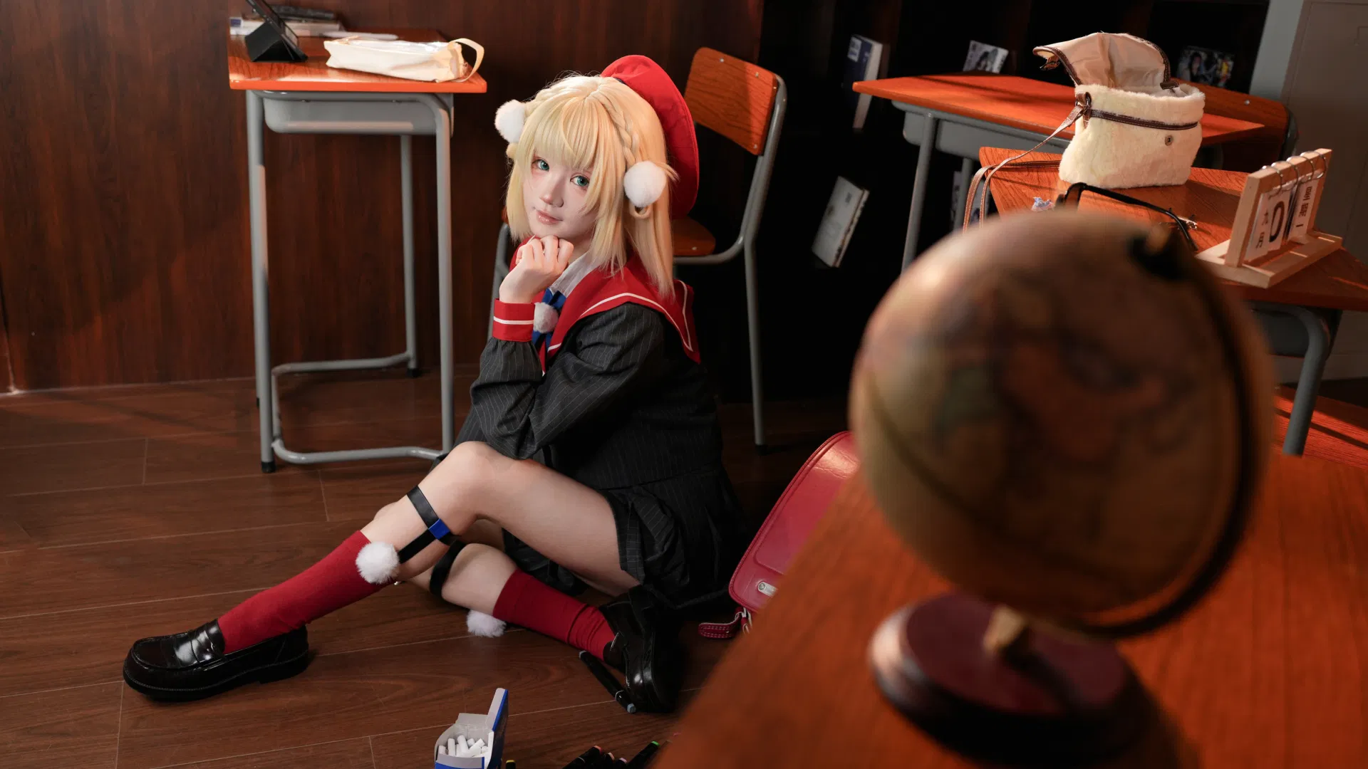 时雨羽衣cos 条纹水手服与红袜长筒袜的教室日常 - 第 8 张