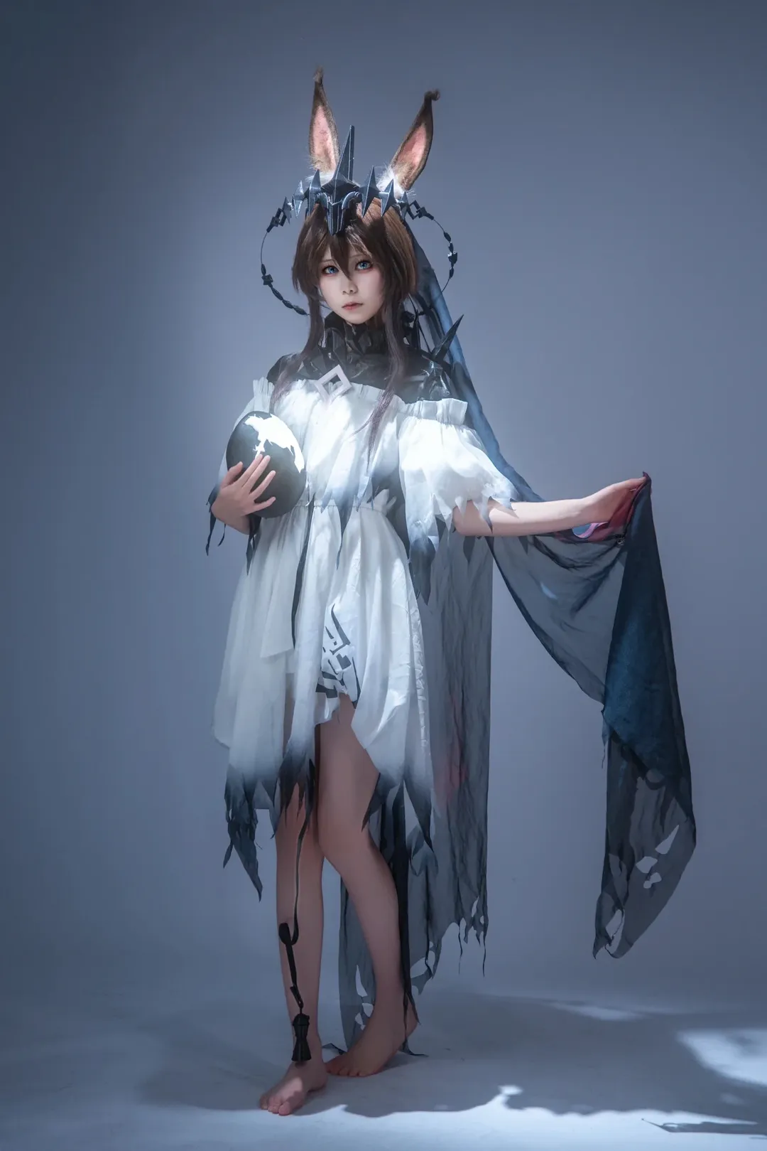 【阿米娅cos】明日方舟魔王兔白棚正片 - 第 3 张