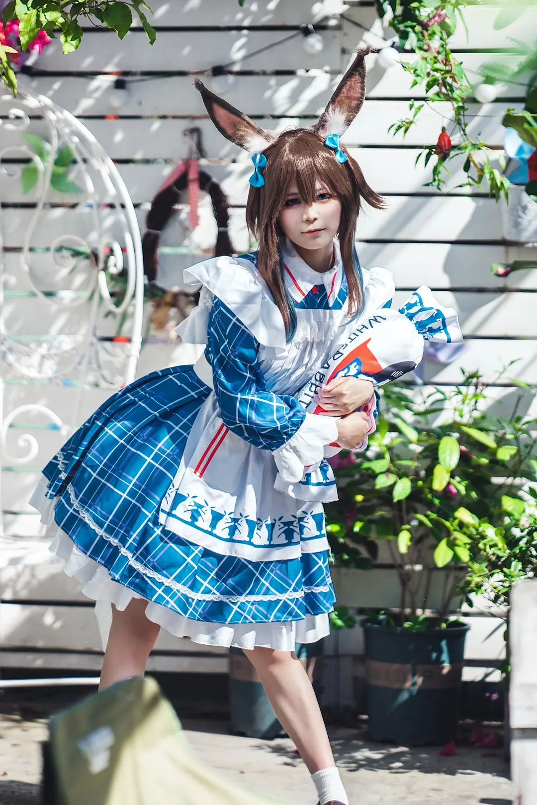 【阿米婭cos】明日方舟阿米婭外景正片，特寫與兔兔全都要 - 第 2 張