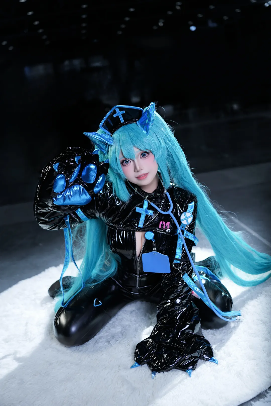【初音未來cos】初始之音響徹未來的皮衣護士造型心得 - 第 1 張