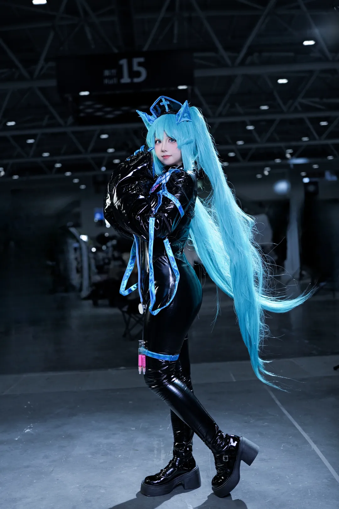 【初音未來cos】初始之音響徹未來的皮衣護士造型心得 - 第 3 張