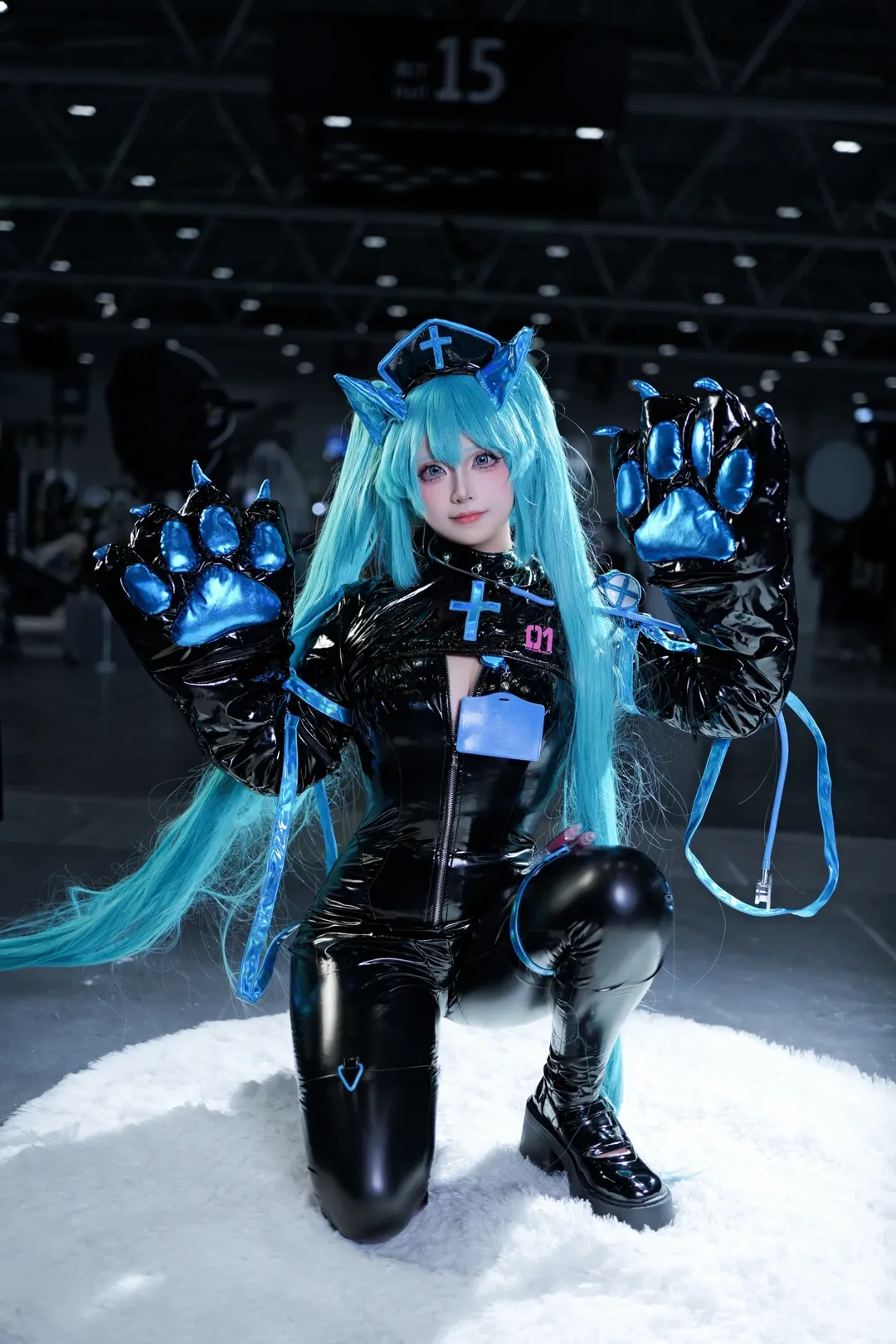 【初音未來cos】初始之音響徹未來的皮衣護士造型心得 - 第 4 張