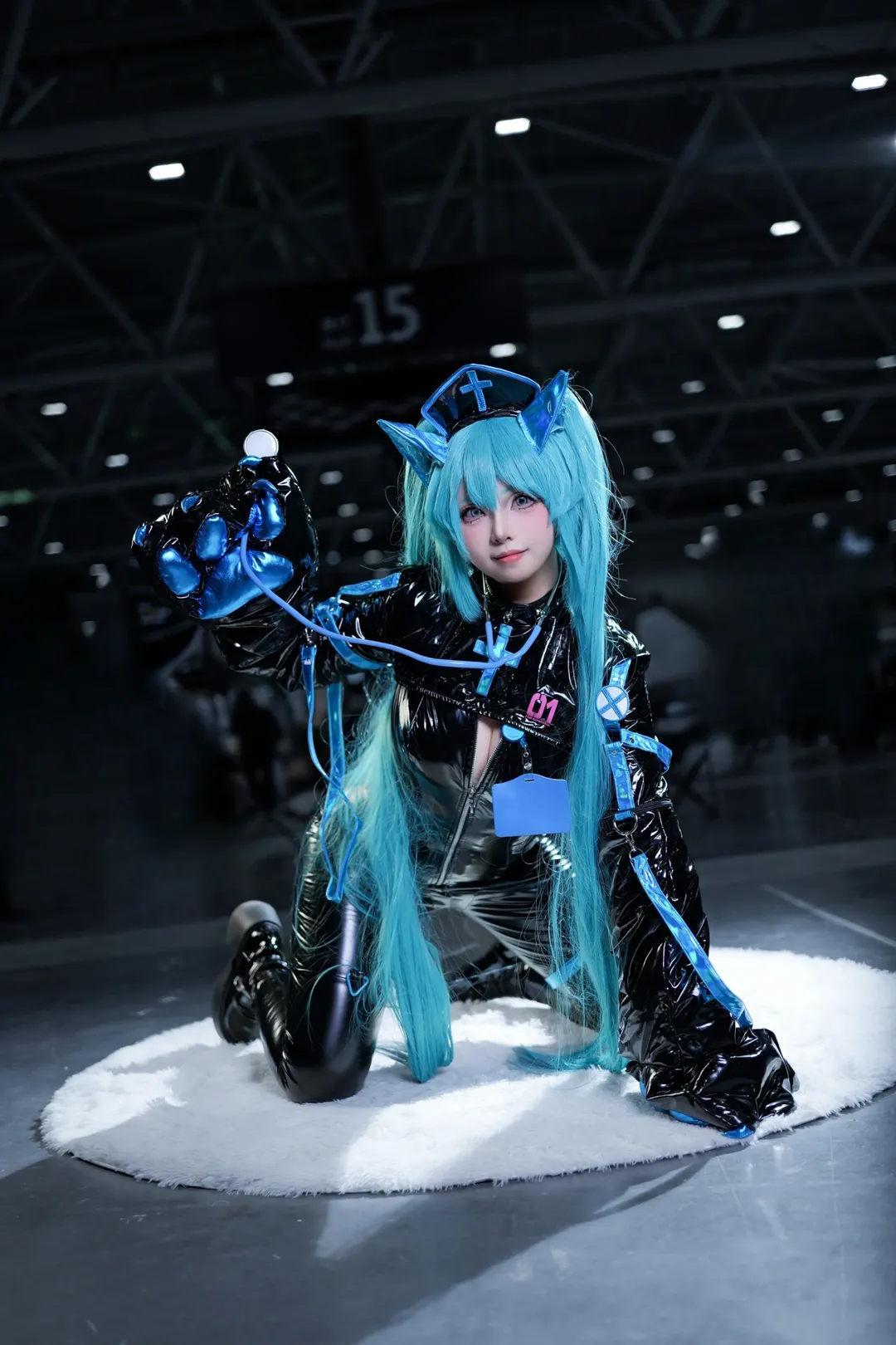 【初音未來cos】初始之音響徹未來的皮衣護士造型心得 - 第 7 張