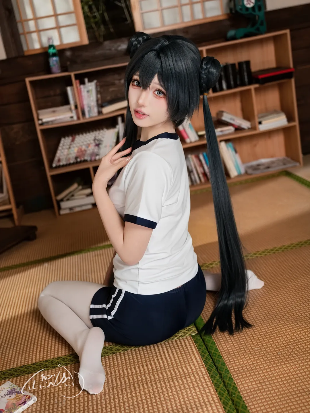 【龙华妃咲cos】蔚蓝档案夏日和室里的慵懒运动风 - 第 2 张