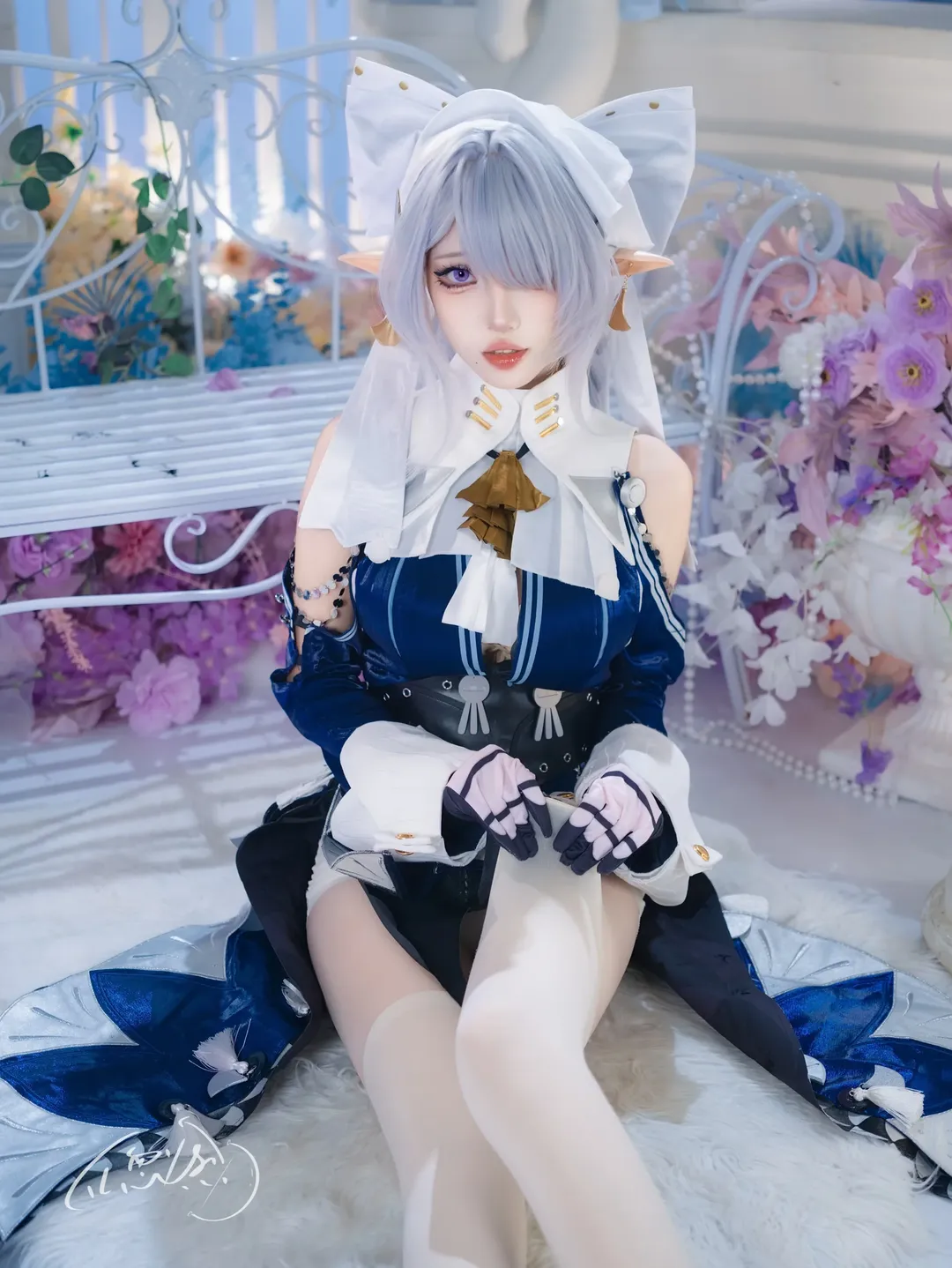 【維琳娜cos】絕區零的奇幻精靈，深藍套裝與白絲質感絕了 - 第 3 張